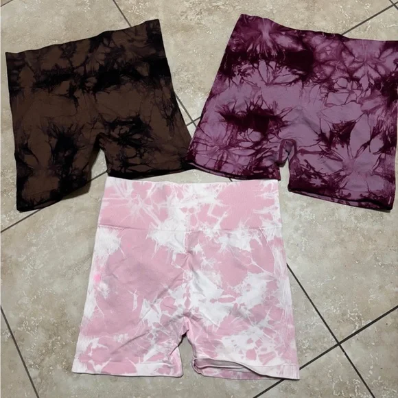 Tie-Dye Scrunch Shorts Set - Picture 2 of 3